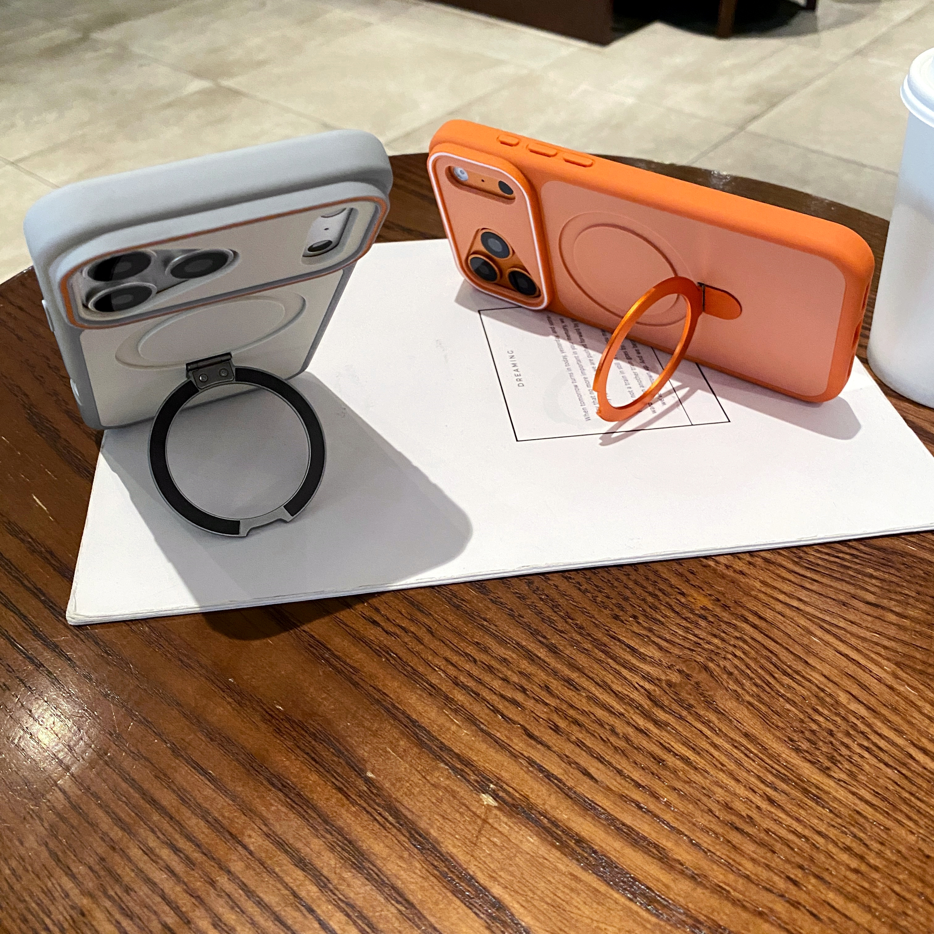 Trendy Two-Tone Skin-Feel Magn - Dual Phone Holder avis et prix