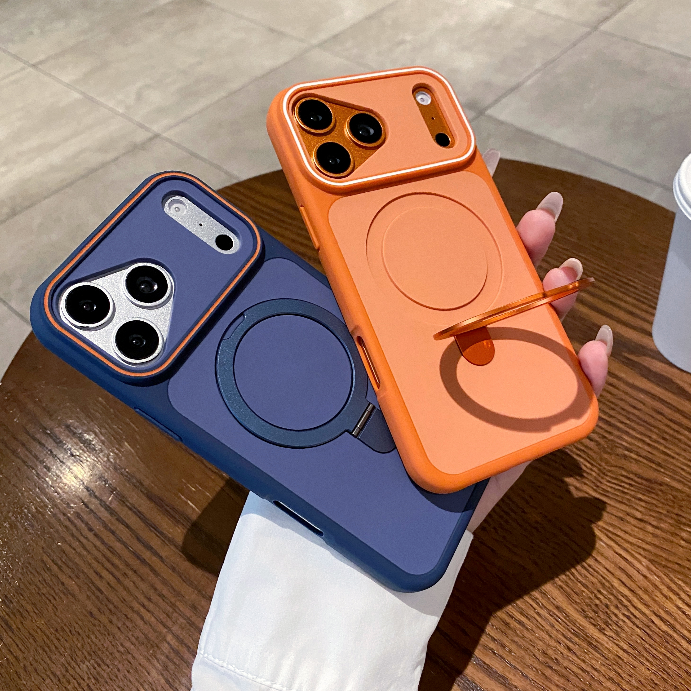 Trendy Two-Tone Skin-Feel Magn - Dual Phone Holder avis et prix